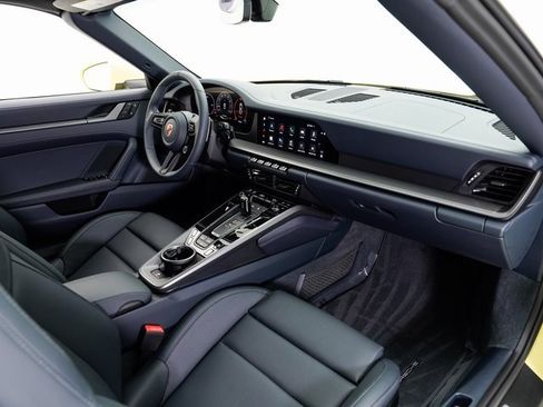 Used 2025 Porsche 911 Carrera image 24