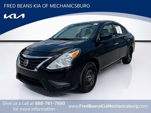 Used 2018 Nissan Versa SV FWD image 3