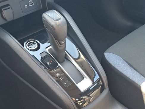 Used 2025 Nissan Versa SV image 18