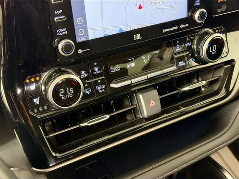 Used 2022 Toyota Highlander Limited image 16