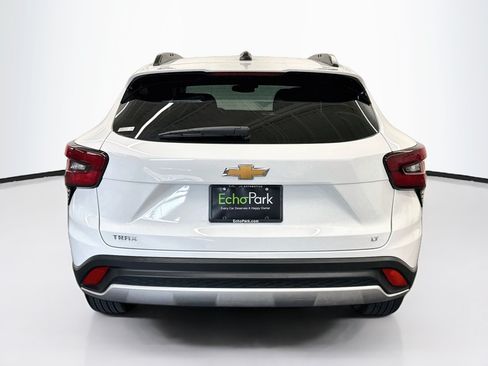 Used 2026 Chevrolet Trax LT FWD image 7