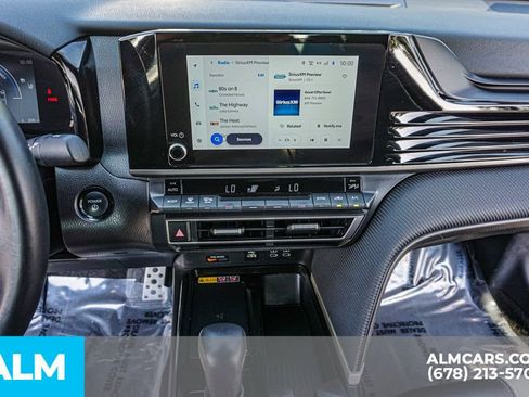 Used 2025 Toyota Camry SE image 39