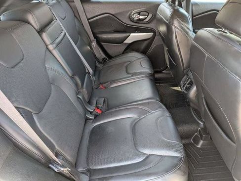 Used 2018 Jeep Cherokee Overland AWD/4WD image 29