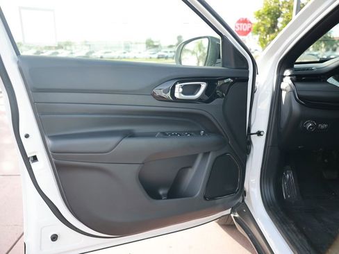 New 2026 Jeep Compass Latitude image 11