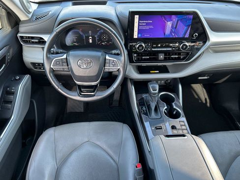 Used 2023 Toyota Highlander Platinum AWD/4WD image 36