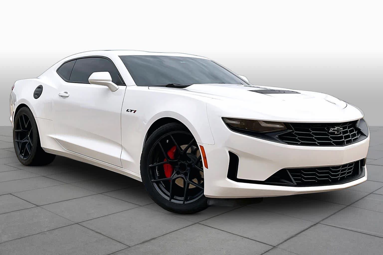Used 2023 Chevrolet Camaro LT w/ Technology Package RWD image 4