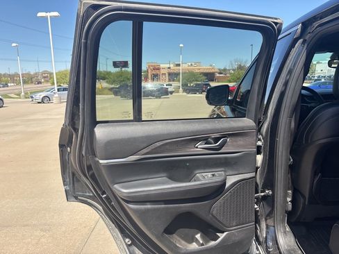 Used 2024 Jeep Grand Cherokee Limited image 35