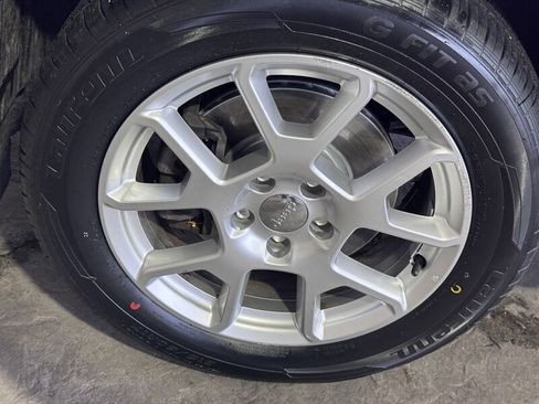 Used 2019 Jeep Renegade Latitude image 10