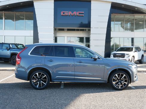 Used 2023 Volvo XC90 B5 Plus image 2