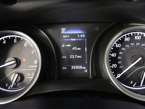 Used 2021 Toyota Camry LE image 32