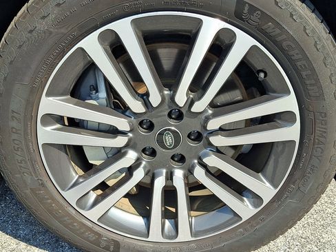 Used 2024 Land Rover Range Rover SE AWD/4WD image 8