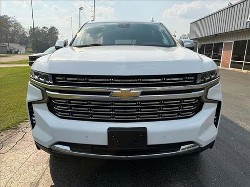 Used 2023 Chevrolet Suburban Premier AWD/4WD image 8