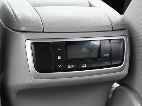 Used 2019 Toyota Highlander LE image 31