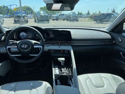 Used 2025 Hyundai Elantra Limited FWD image 17
