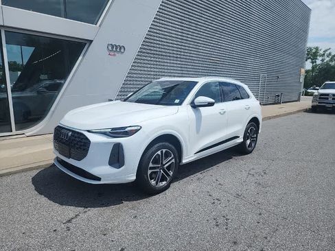 Certified 2025 Audi Q5 Premium w/ Premium Plus AWD/4WD image 1