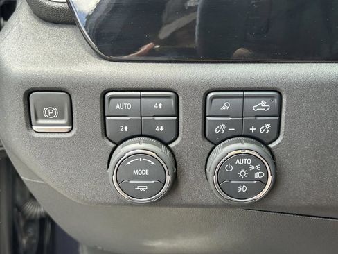Used 2022 Chevrolet Silverado 1500 High Country w/ High Country Premium Package AWD/4WD image 31
