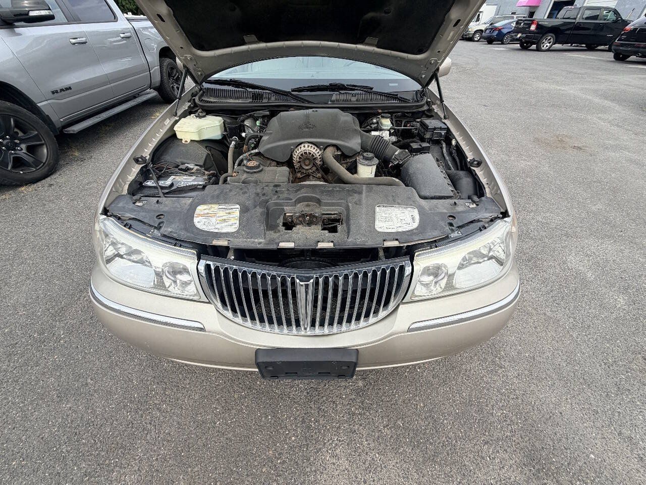Used 1999 Lincoln Town Car Signature RWD image 15