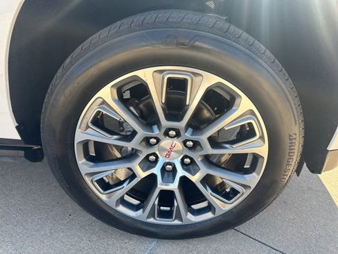 Used 2025 GMC Yukon Denali w/ Denali Reserve Package image 10