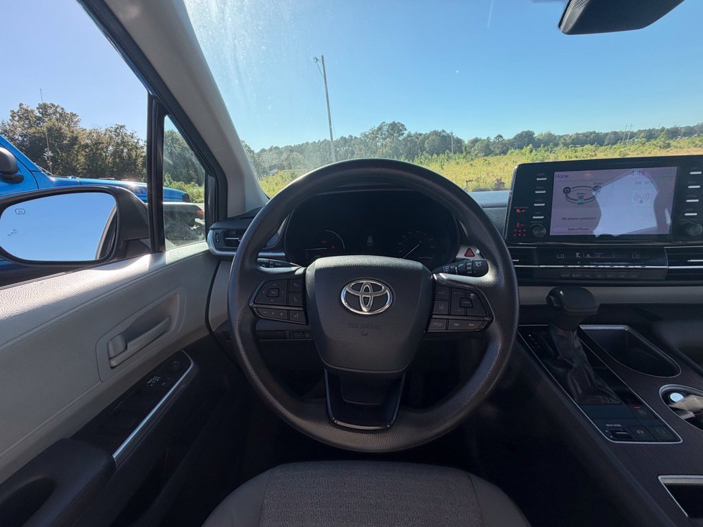 Used 2023 Toyota Sienna LE FWD image 20