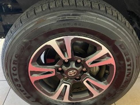 Used 2018 Toyota Tacoma TRD Sport image 27