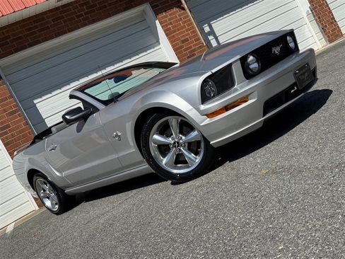 Used 2009 Ford Mustang GT RWD image 30