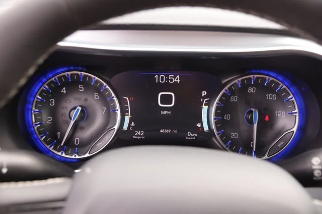 Used 2025 Chrysler Pacifica Limited FWD image 16