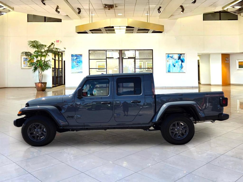 Used 2025 Jeep Gladiator Sport AWD/4WD image 8