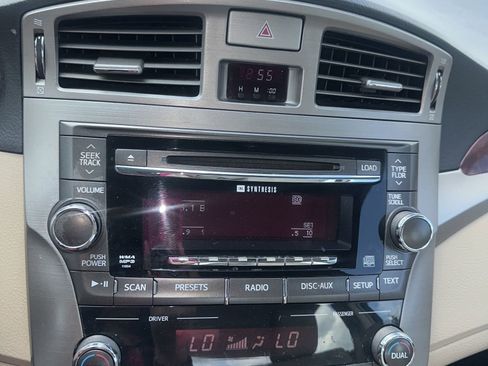 Used 2011 Toyota Avalon Limited FWD image 3