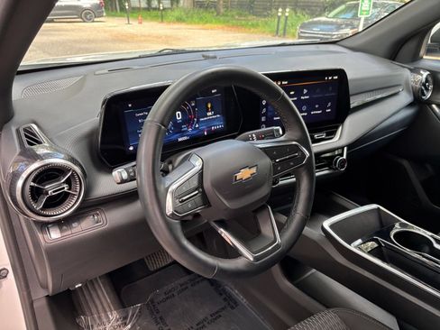 Used 2025 Chevrolet Equinox LT FWD image 33