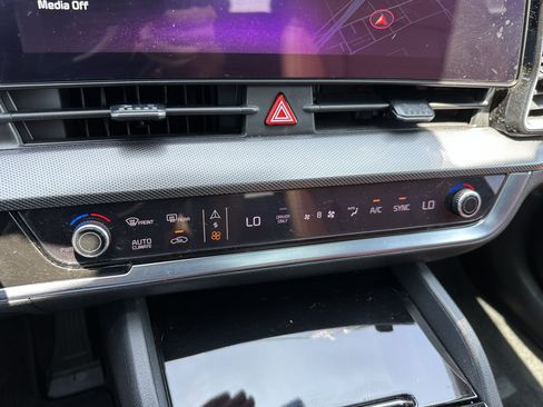 Certified 2025 Kia Sportage SX Prestige AWD/4WD image 30