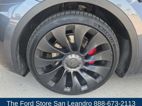 Used 2022 Tesla Model Y Performance AWD/4WD image 16