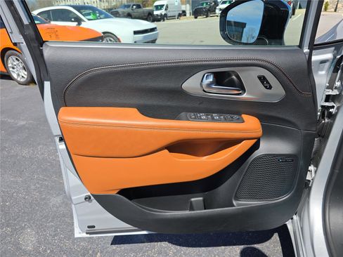 New 2026 Chrysler Pacifica Pinnacle image 19