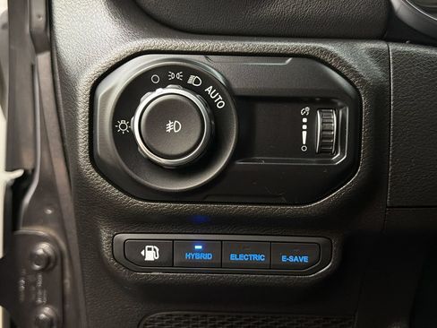 Used 2023 Jeep Wrangler Unlimited Sahara w/ Cold Weather Group AWD/4WD image 30