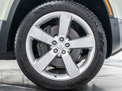 Used 2024 Land Rover Defender 110 SE image 49