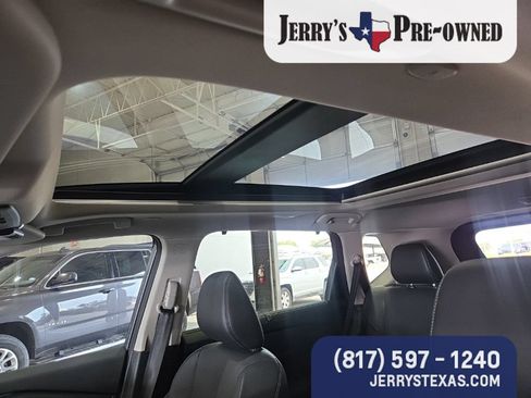 Used 2024 Nissan Rogue Platinum w/ Platinum Premium Package FWD image 8