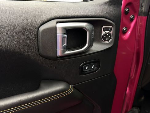 Used 2024 Jeep Wrangler Unlimited Sahara w/ Technology Group AWD/4WD image 22