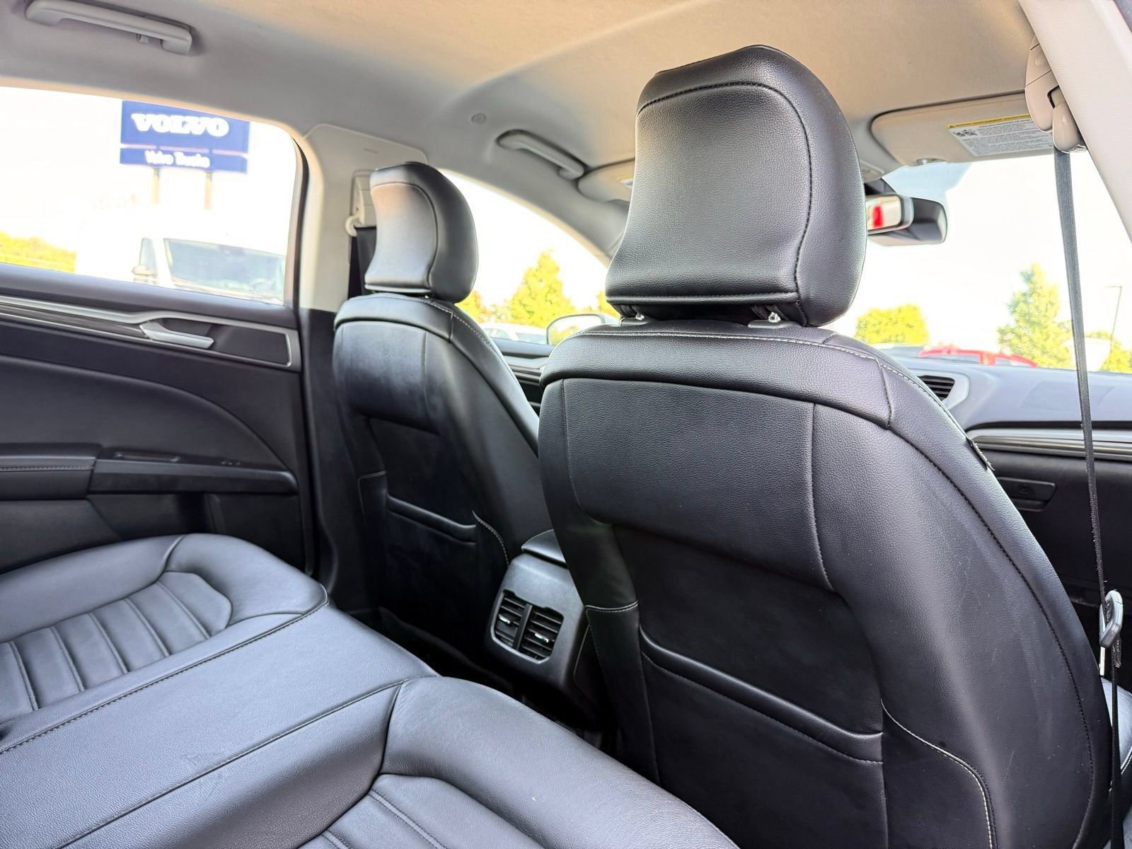 Used 2018 Ford Fusion SE w/ Equipment Group 602A FWD image 19