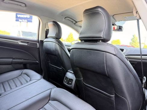 Used 2018 Ford Fusion SE w/ Equipment Group 602A FWD image 19