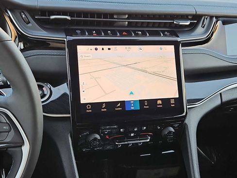 Used 2022 Jeep Grand Cherokee Trailhawk w/ Luxury Tech Group III image 28