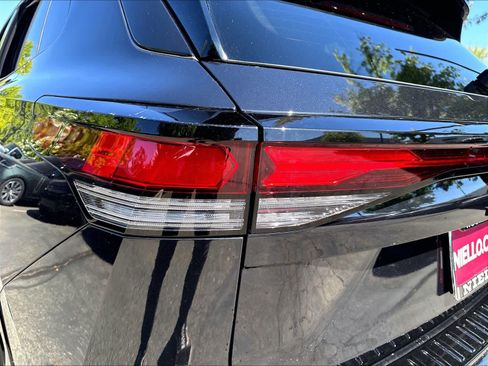 Used 2026 Volkswagen Tiguan SE R-Line AWD/4WD image 32