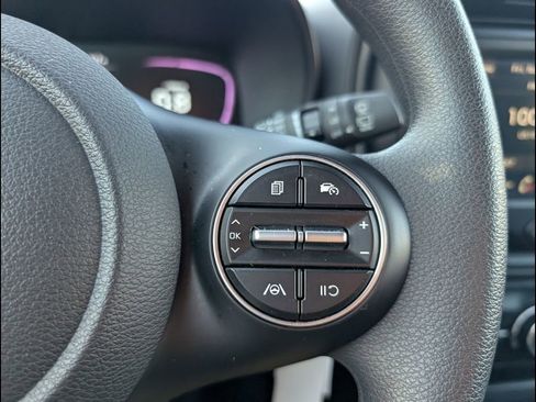 Used 2025 Kia Soul LX image 17