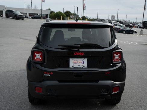 Used 2023 Jeep Renegade Latitude w/ Sun/Sound Group image 8