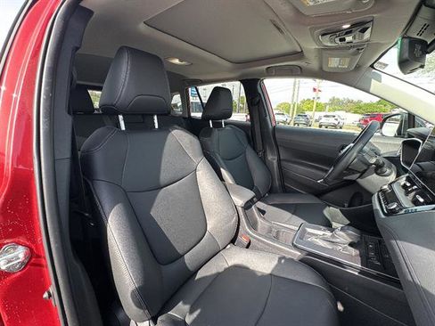 Used 2026 Toyota Corolla Cross XLE w/ Convenience Package AWD/4WD image 9