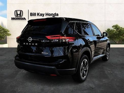 Used 2024 Nissan Rogue SV AWD/4WD image 3