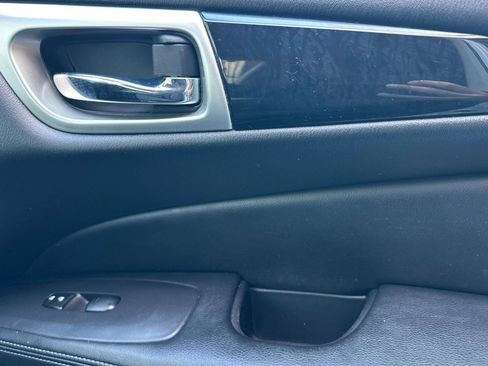 Used 2020 Nissan Pathfinder S FWD image 18