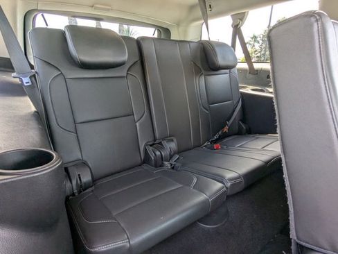Used 2018 Chevrolet Suburban Premier image 20