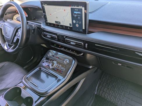 Used 2022 Lincoln Nautilus Reserve image 39