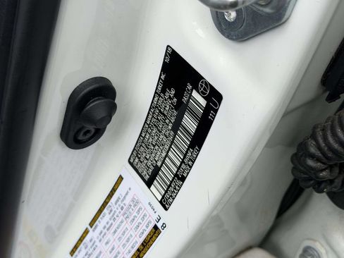 Used 2019 Toyota C-HR XLE FWD image 26