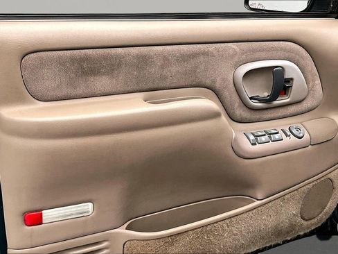 Used 1997 Chevrolet Tahoe LS image 17