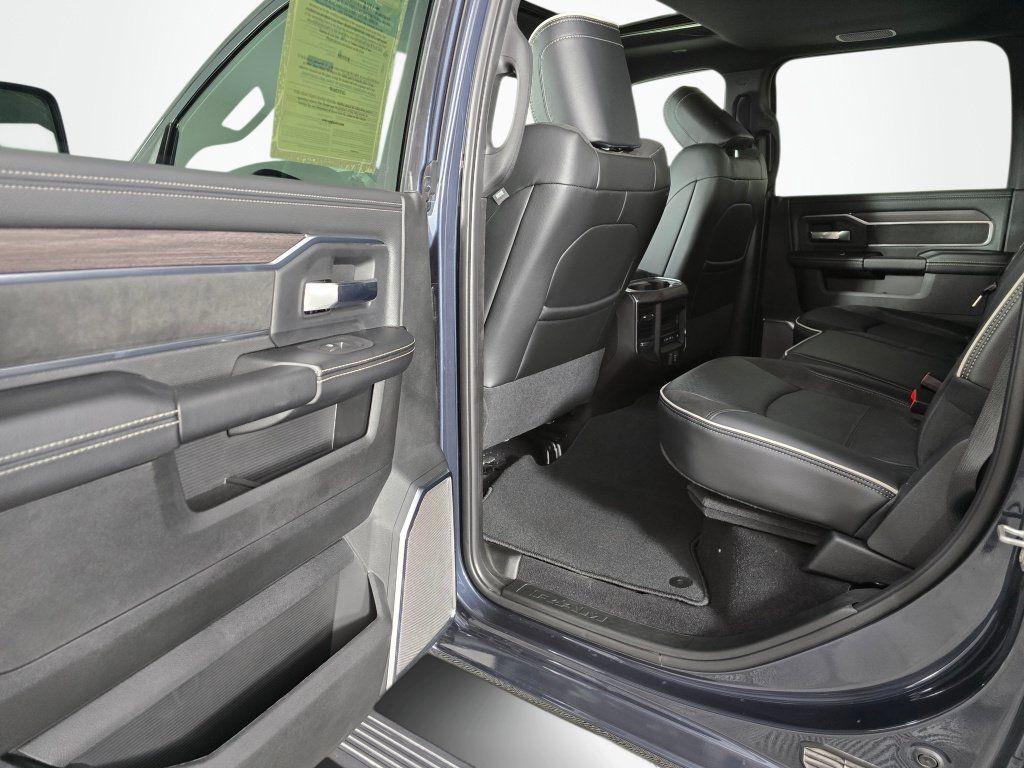 New 2026 RAM 2500 Laramie AWD/4WD image 35